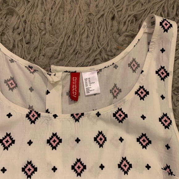 Patterned Dress - Picture 5 of 9